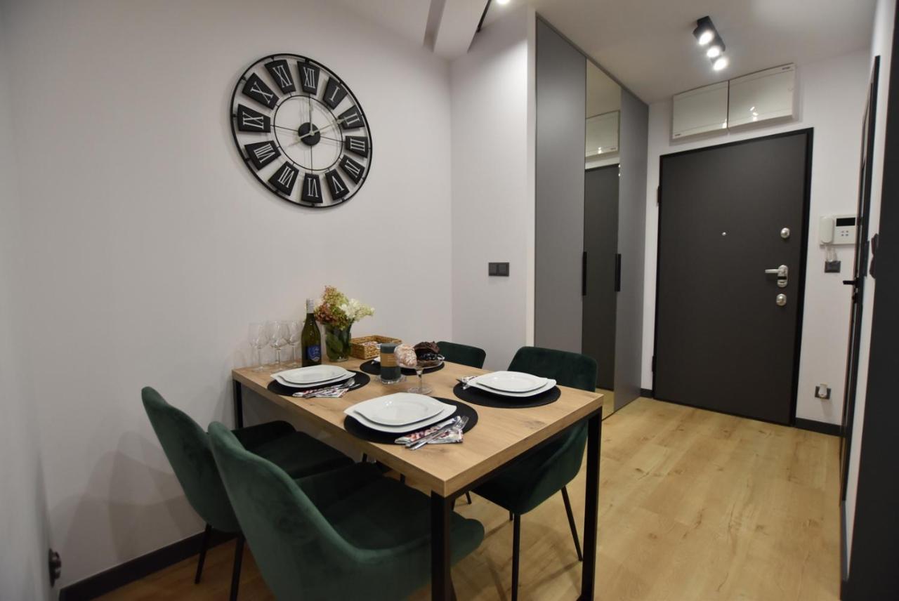 Green Apartament City Center Wroclaw Bagian luar foto